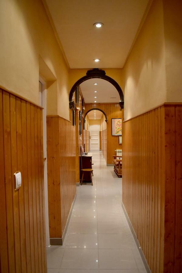 Hostal Oviedo Leão Exterior foto