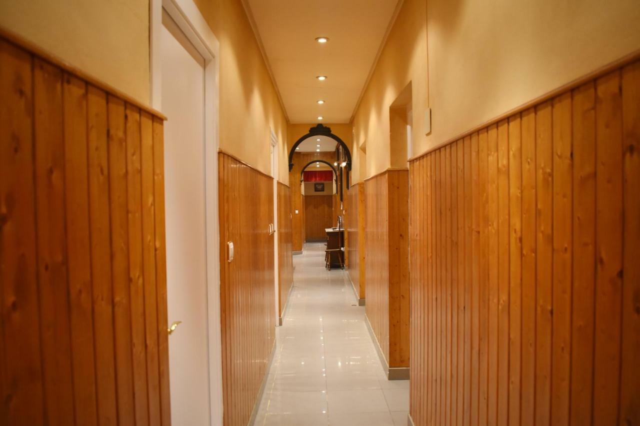 Hostal Oviedo Leão Exterior foto