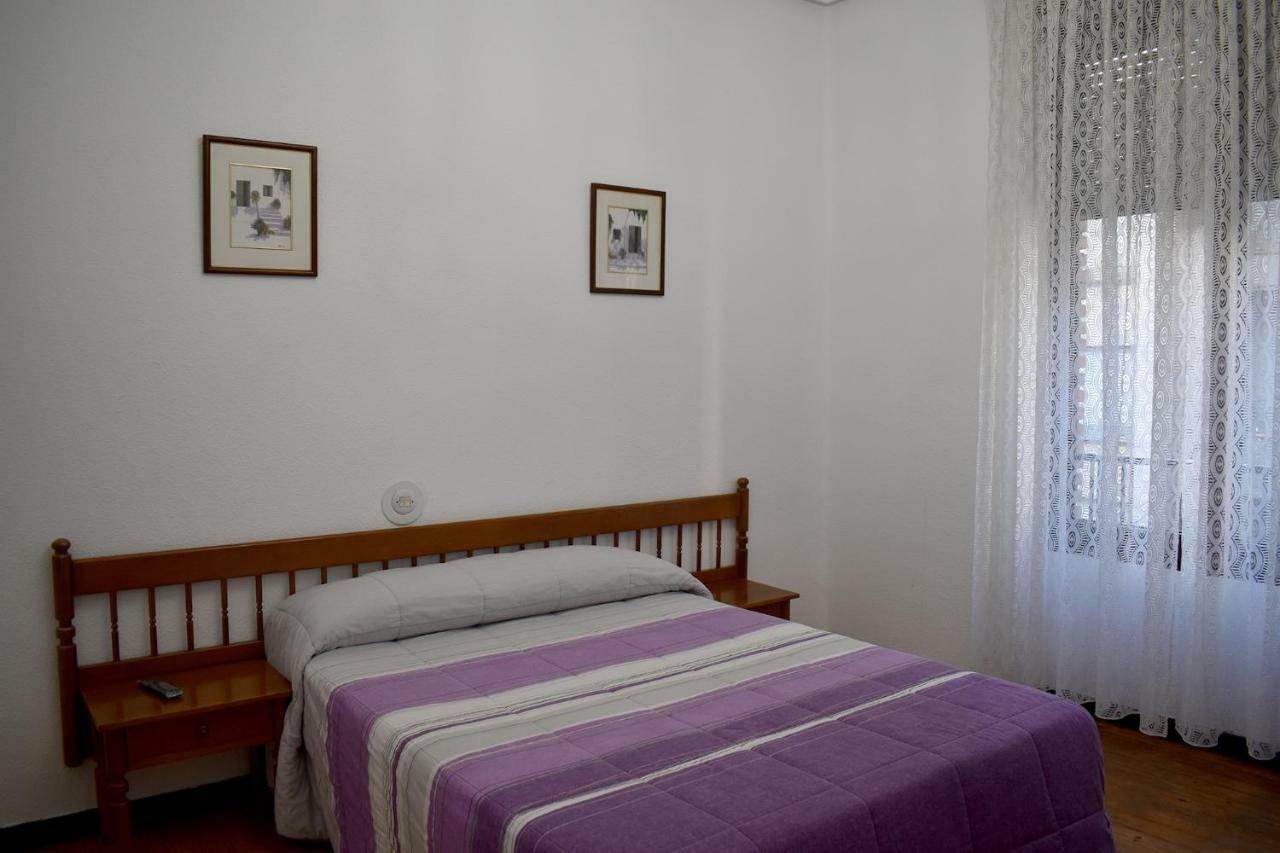 Hostal Oviedo Leão Exterior foto